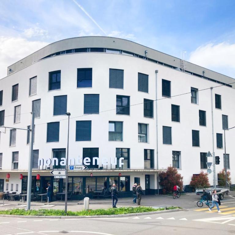 Nonanteneuf appart hōtel Aigle - contactless check-in - Deluxe Studio - 2