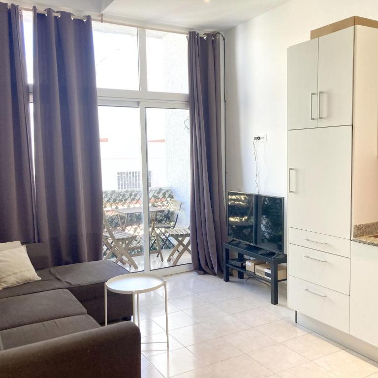 Intimate & stylish beach apartment with balcony - One-Bedroom Apartment - 2