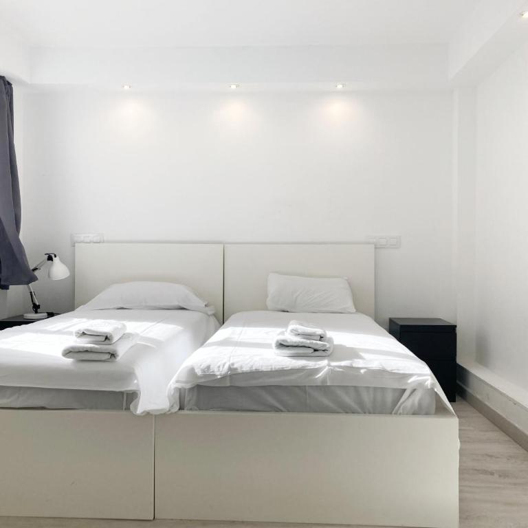 Intimate & stylish beach apartment with balcony - One-Bedroom Apartment - 5