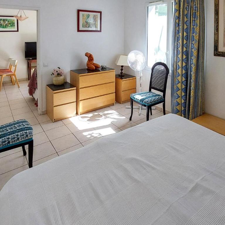Stunning Apartment In Sanary-Sur-Mer With Wifi - Apartamento de 1 dormitorio - 10