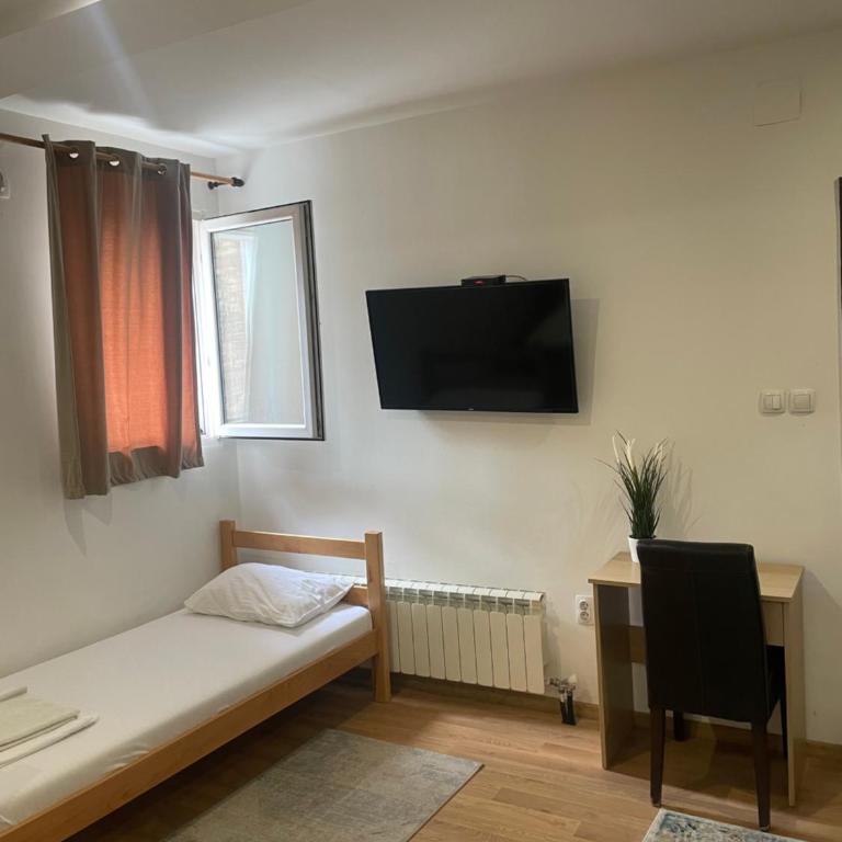 Sleep and go L E F T RIVER Belgrade - Trokrevetna Soba sa Kupatilom - 2