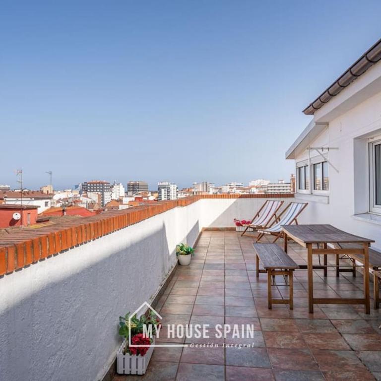 MyHouseSpain - Ático con gran terraza en Gijón - Apartamento de 2 dormitorios - 1