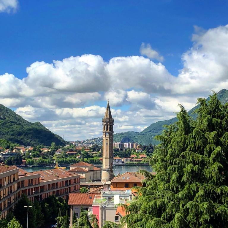 Bright penthouse close to center with terrace and lake view - Appartamento Attico - 16