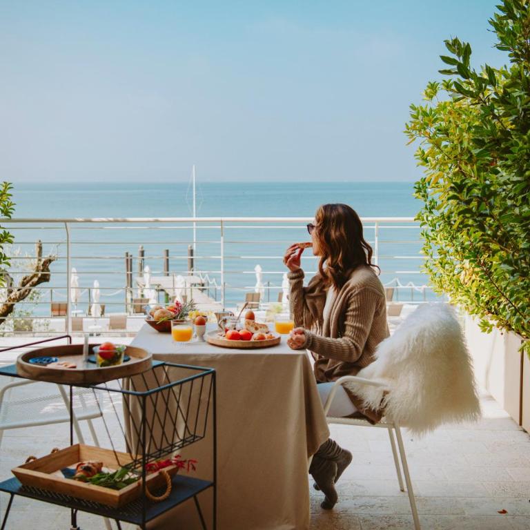 AQVA Boutique Hotel (Adults Only) - Camera Matrimoniale Deluxe con Balcone e Vista Lago - 9