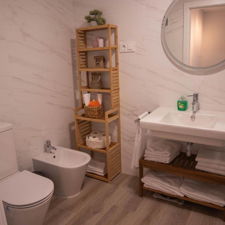 Fee4Me Bilbao, Style and Comfort - Three-Bedroom Apartment - 8