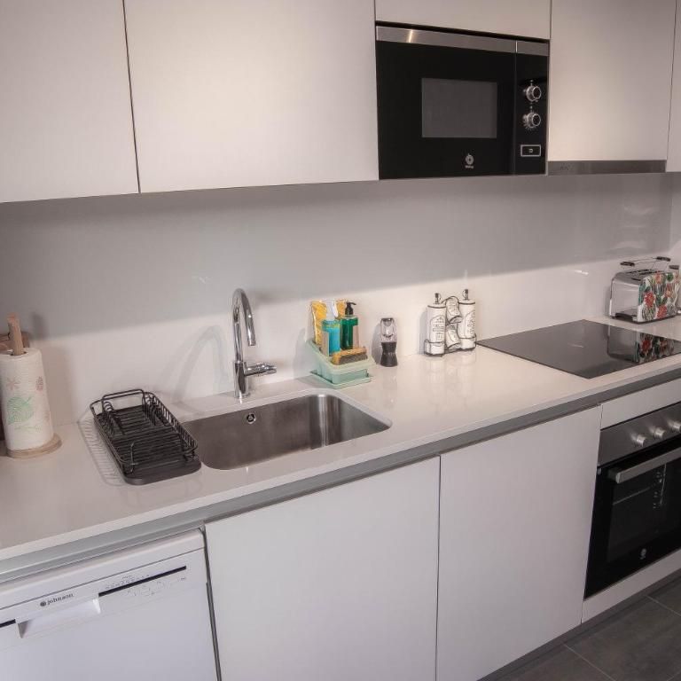 Fee4Me Bilbao, Style and Comfort - Three-Bedroom Apartment - 9