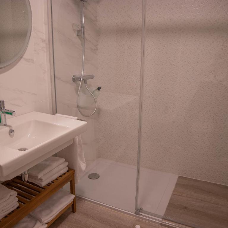 Fee4Me Bilbao, Style and Comfort - Three-Bedroom Apartment - 13