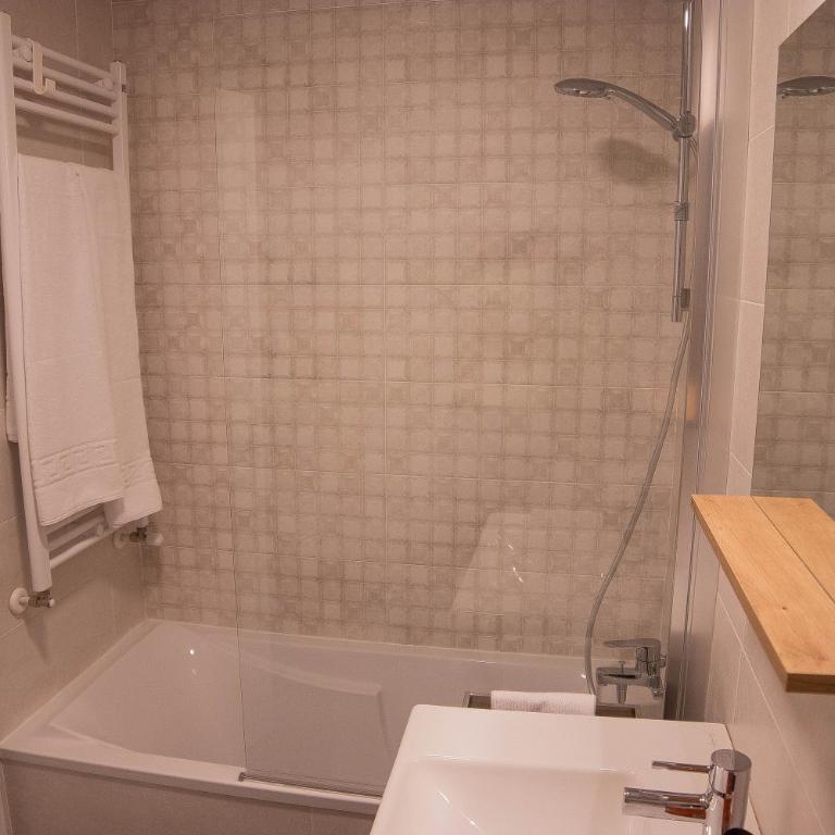 Fee4Me Bilbao, Style and Comfort - Three-Bedroom Apartment - 27