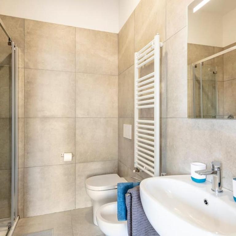 Botanical - Double Room with Private Bathroom - 9
