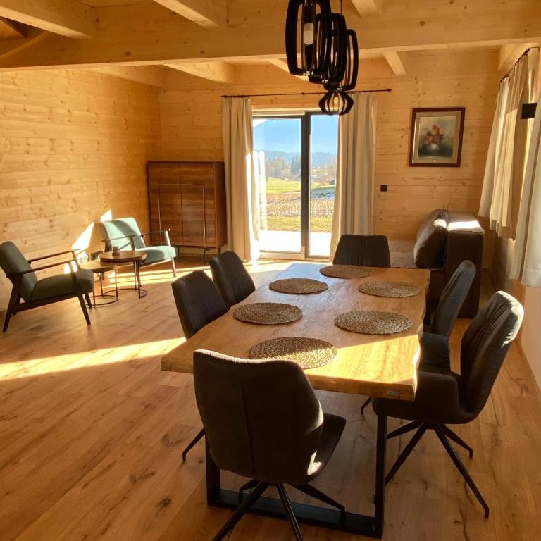 Entspannen im Holzchalet mit Panoramablick, Ruhe und Infrarotsauna - Apartment mit 2 Schlafzimmern - 2