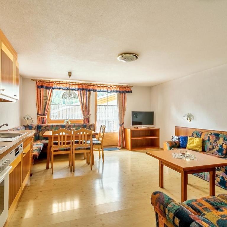 Chasa Vallaina - Apartment mit 2 Schlafzimmern - 1