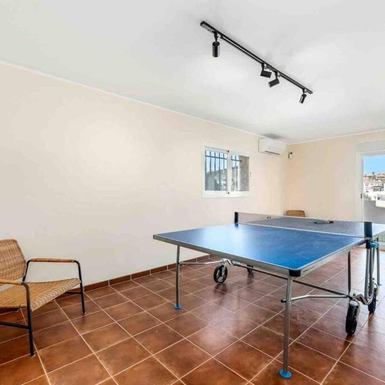 4 Bed detached villa close to golf & beach with shared pool. - Villa - 6