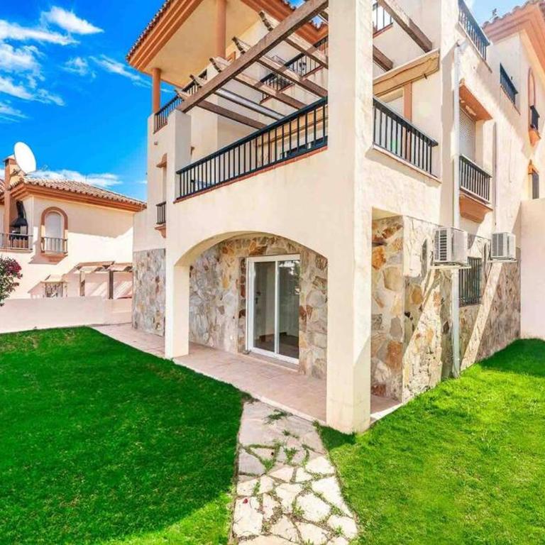 4 Bed detached villa close to golf & beach with shared pool. - Villa - 11