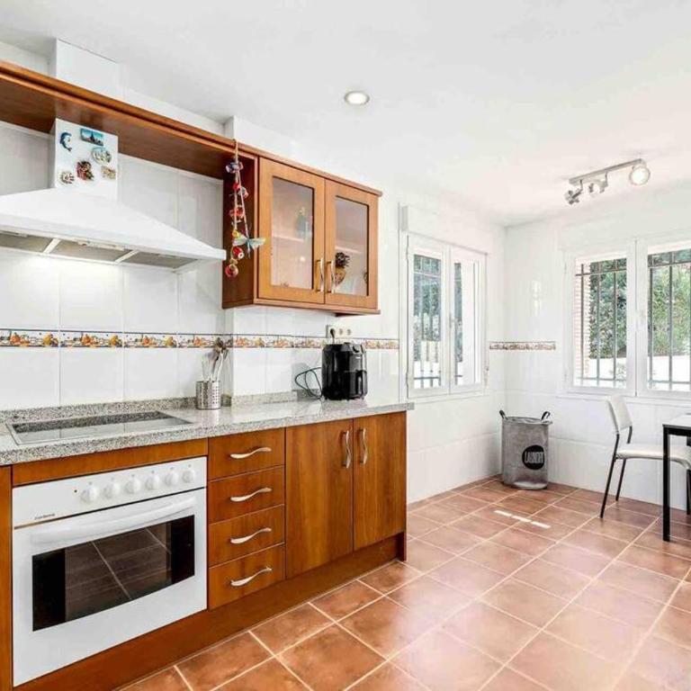 4 Bed detached villa close to golf & beach with shared pool. - Villa - 13