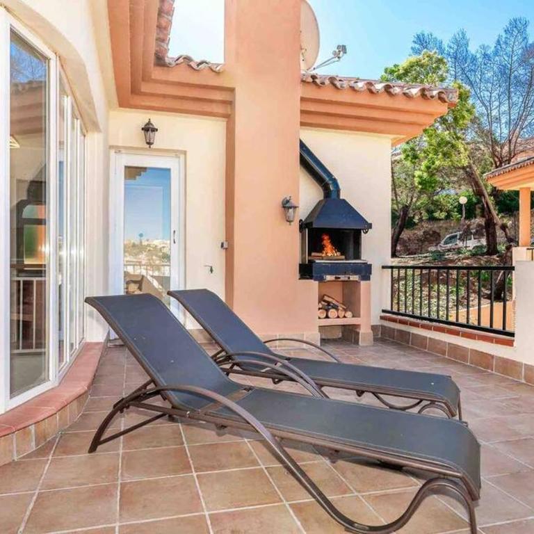4 Bed detached villa close to golf & beach with shared pool. - Villa - 18