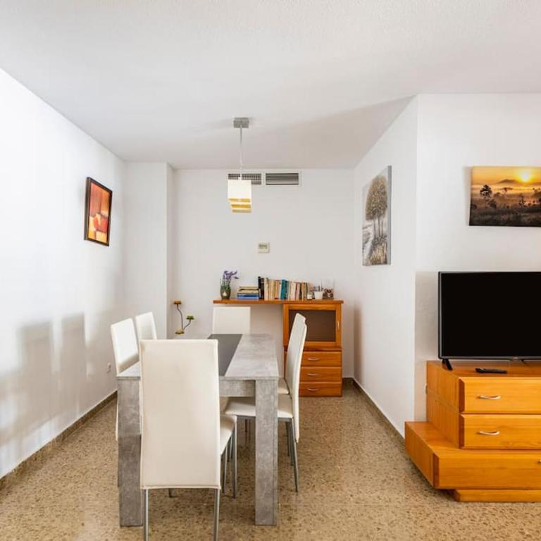 Amplio piso con 4 habitaciones para disfrutar de Málaga con parking gratuito - Apartment - 36