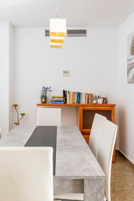 Amplio piso con 4 habitaciones para disfrutar de Málaga con parking gratuito - Apartment - 33