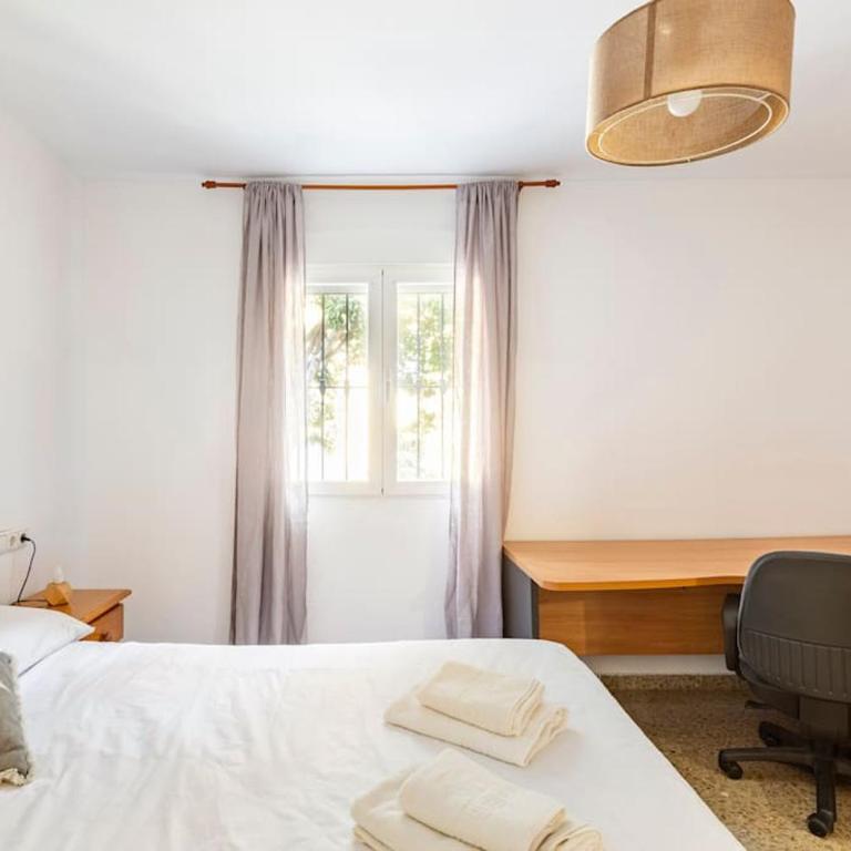 Amplio piso con 4 habitaciones para disfrutar de Málaga con parking gratuito - Apartment - 41