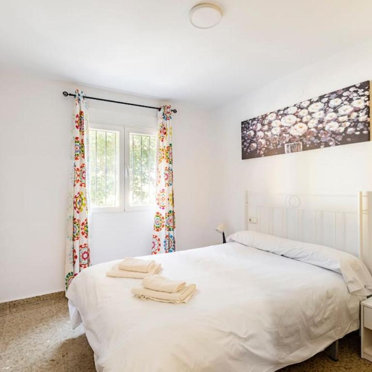 Amplio piso con 4 habitaciones para disfrutar de Málaga con parking gratuito - Apartment - 30