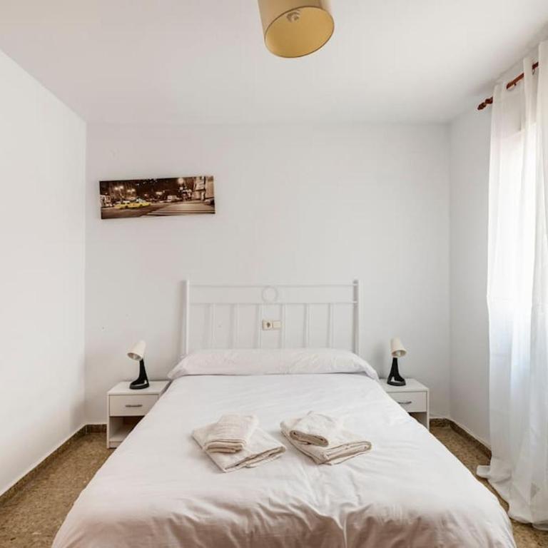 Amplio piso con 4 habitaciones para disfrutar de Málaga con parking gratuito - Apartment - 27