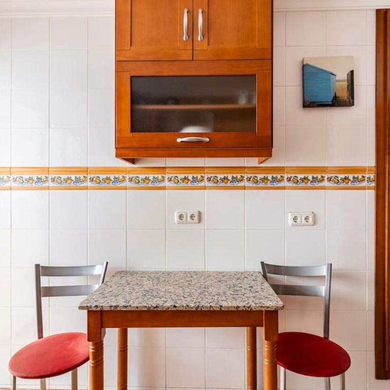 Amplio piso con 4 habitaciones para disfrutar de Málaga con parking gratuito - Apartment - 19