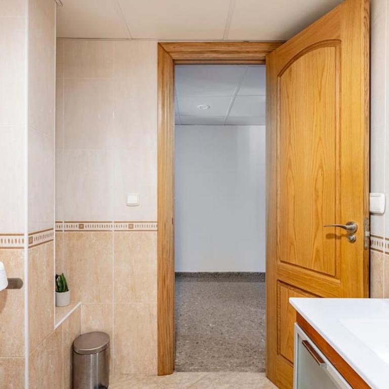 Amplio piso con 4 habitaciones para disfrutar de Málaga con parking gratuito - Apartment - 11