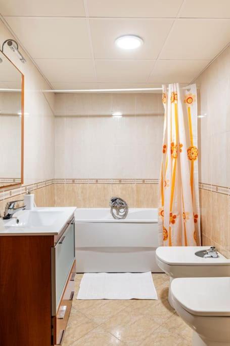 Amplio piso con 4 habitaciones para disfrutar de Málaga con parking gratuito - Apartment - 10