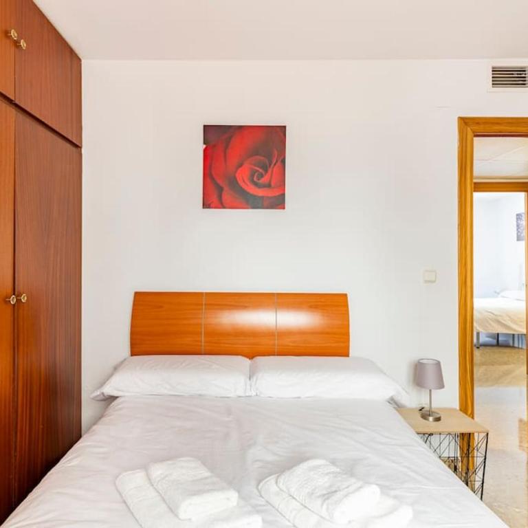 Amplio piso con 4 habitaciones para disfrutar de Málaga con parking gratuito - Apartment - 7