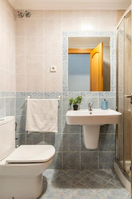 Amplio piso con 4 habitaciones para disfrutar de Málaga con parking gratuito - Apartment - 8