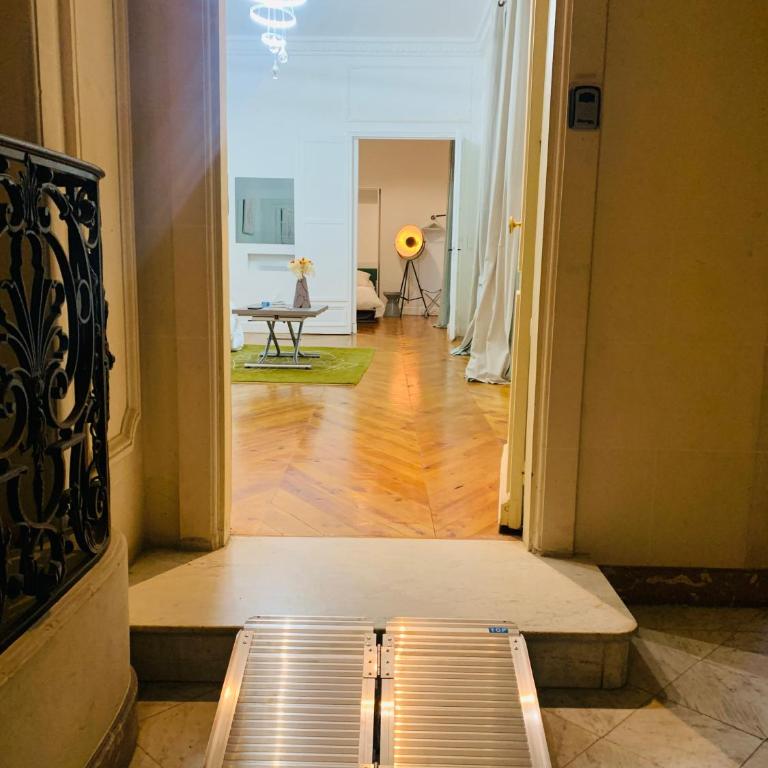 Spacious 2 bedroom apartment Champs Elysees and Golden Triangle - Two-Bedroom Apartment - 28
