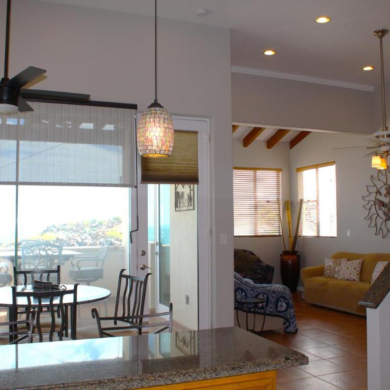 Whale Hill Escape - Beach Views and Walk to Mannys - Three-Bedroom House - 5