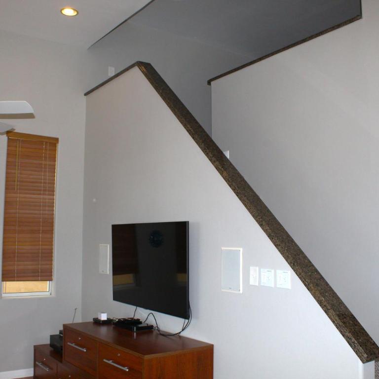 Whale Hill Escape - Beach Views and Walk to Mannys - Three-Bedroom House - 12