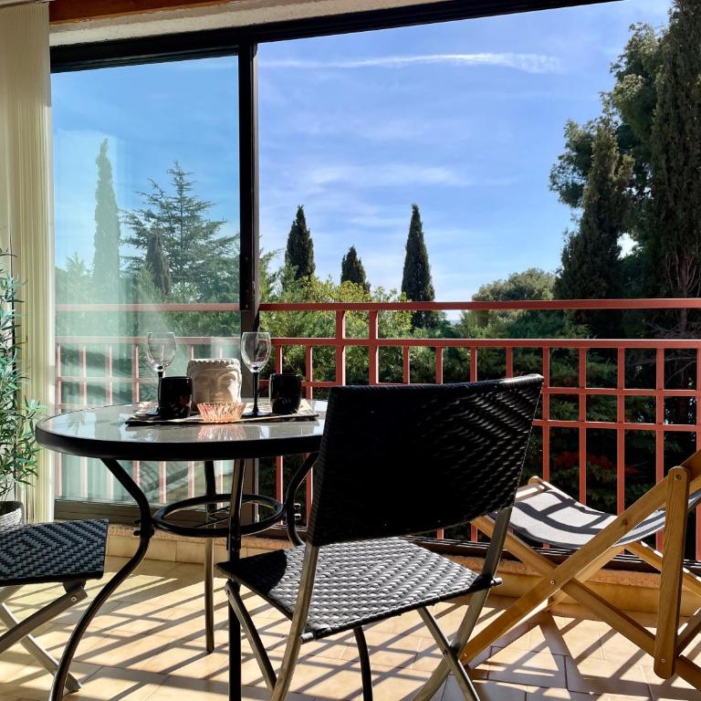 Joli appartement en bordure de mer à 15 minutes du port de Bandol - Appartement 1 Chambre - 1