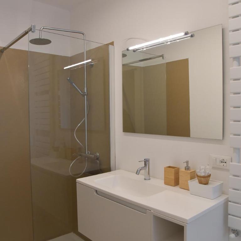 DieciVasi - Camera Matrimoniale con Bagno Privato - 9