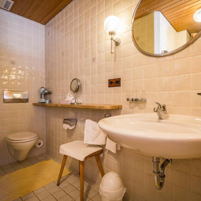 Landhotel Sonnleiten - Doppelzimmer mit Balkon - 4