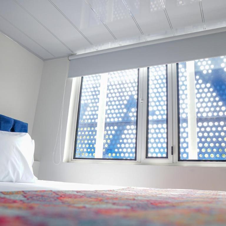 Hotel Sky Blue - Single Room with Private Bathroom - 4