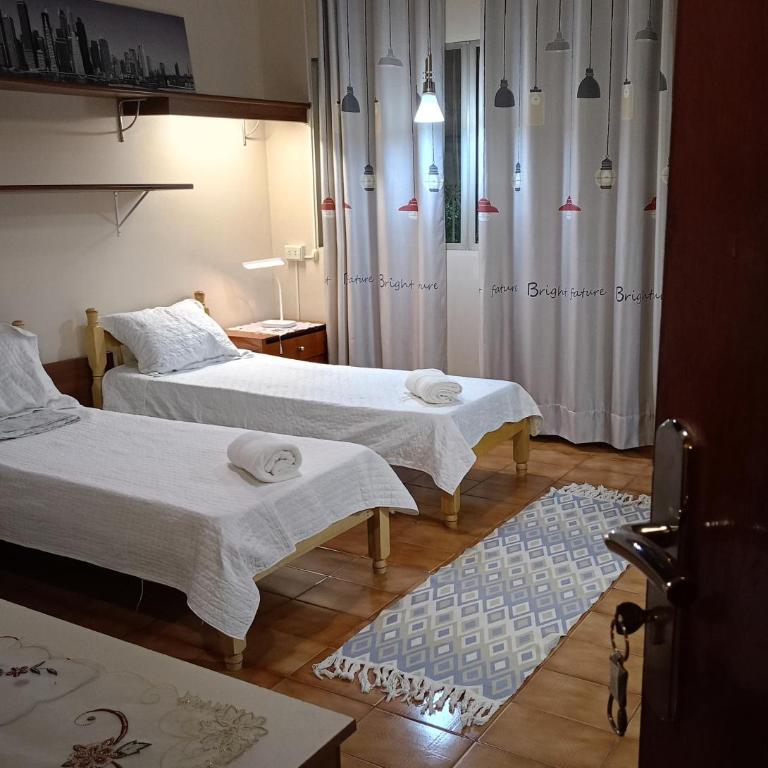 RESIDENCIA-UNIV - Triple Room with Private External Bathroom - 1
