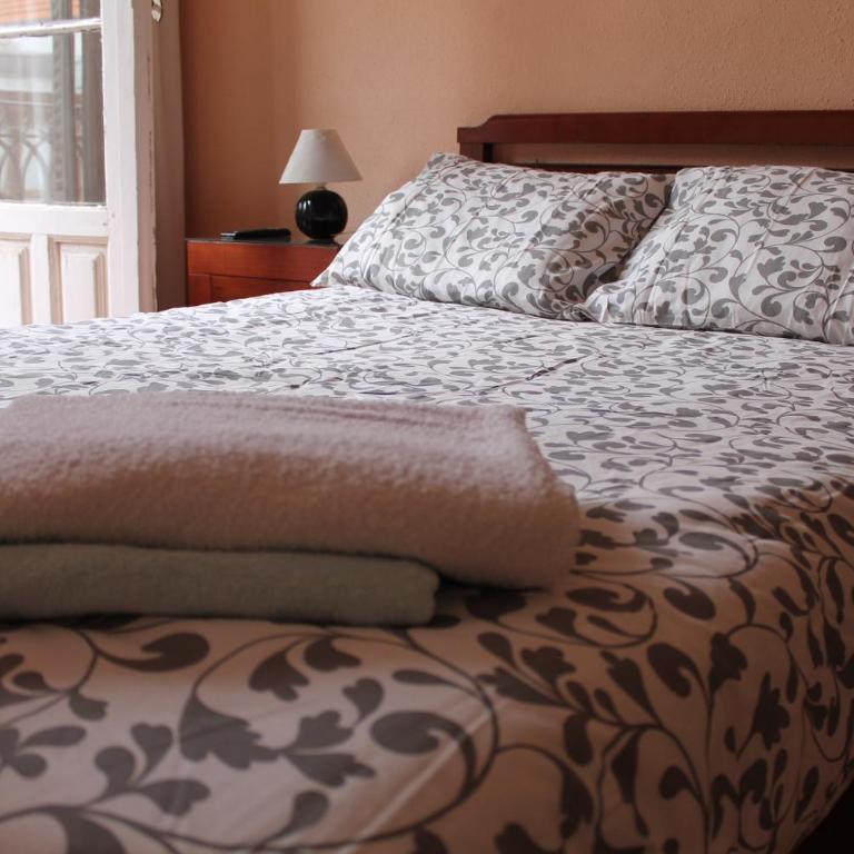 Pensión Manoli - Standard Double Room with Shared Bathroom - 7