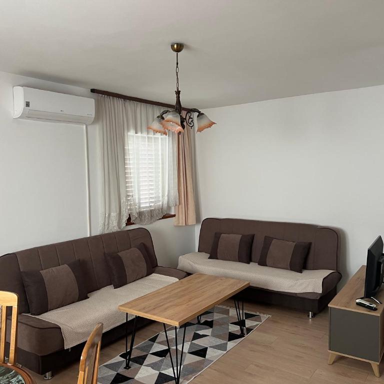 Cheap house near the center of the city - Two-Bedroom Apartment - 2