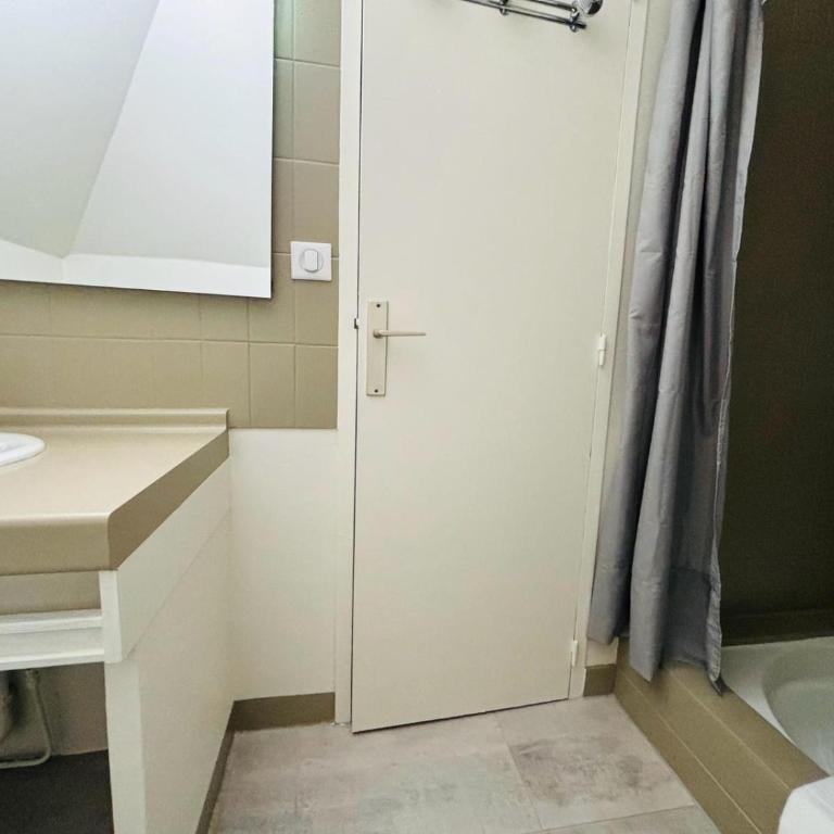 Castel Fleuri - Petite Chambre Double Mansardée - 4
