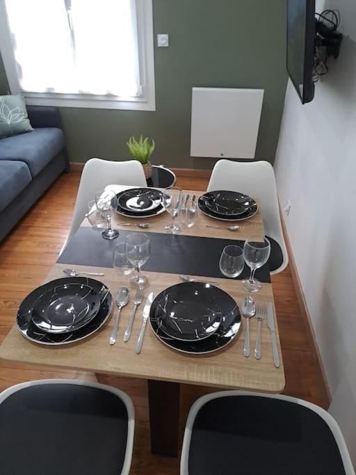 T2 Jacky IC. /Moto / Circuit 24h / Oasis /Antares - Appartement 1 Chambre - 24