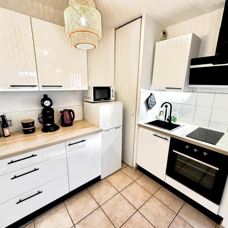 Superbe appartement - Parking Gratuit - 4 Personnes - One-Bedroom Apartment - 5