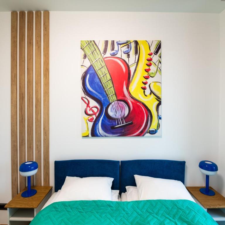 City Center - Sunrise Apartment with Parking - One-Bedroom Apartment - 28