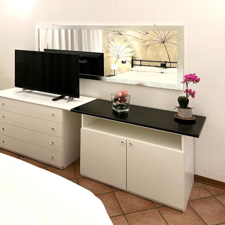 Int 12 - Appartamento dei Gerani by Residence San Luca - Apartment - 6