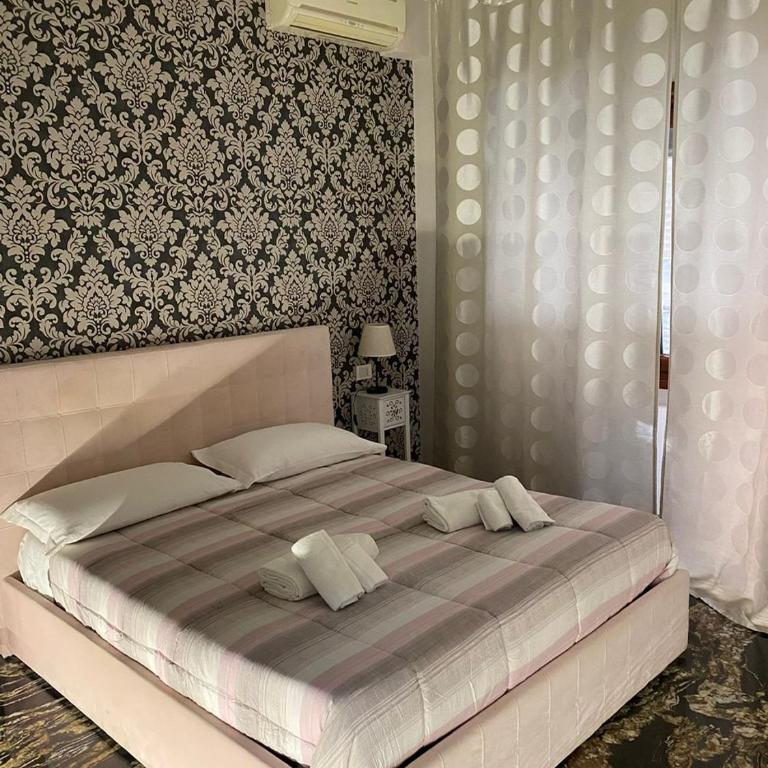 Suite and room - Camera Matrimoniale Ampia con Balcone - 3
