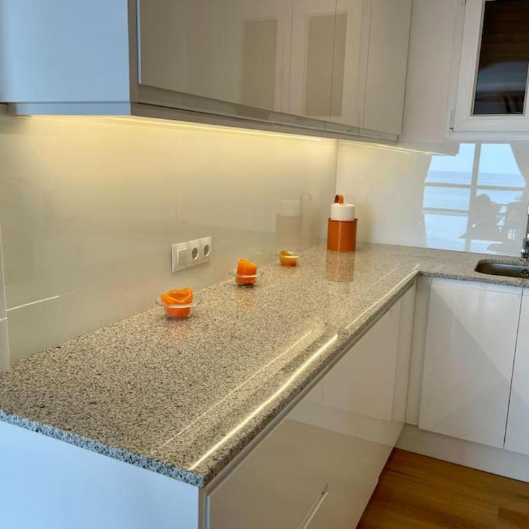 Beste Sicht auf Ifach, Hafen und Strand - Two-Bedroom Apartment - 12