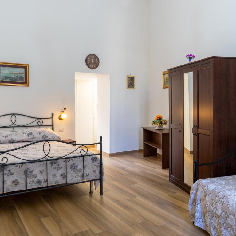 B&B Palazzo Sersale Napoli - Camera Quadrupla con Bagno Privato - 7