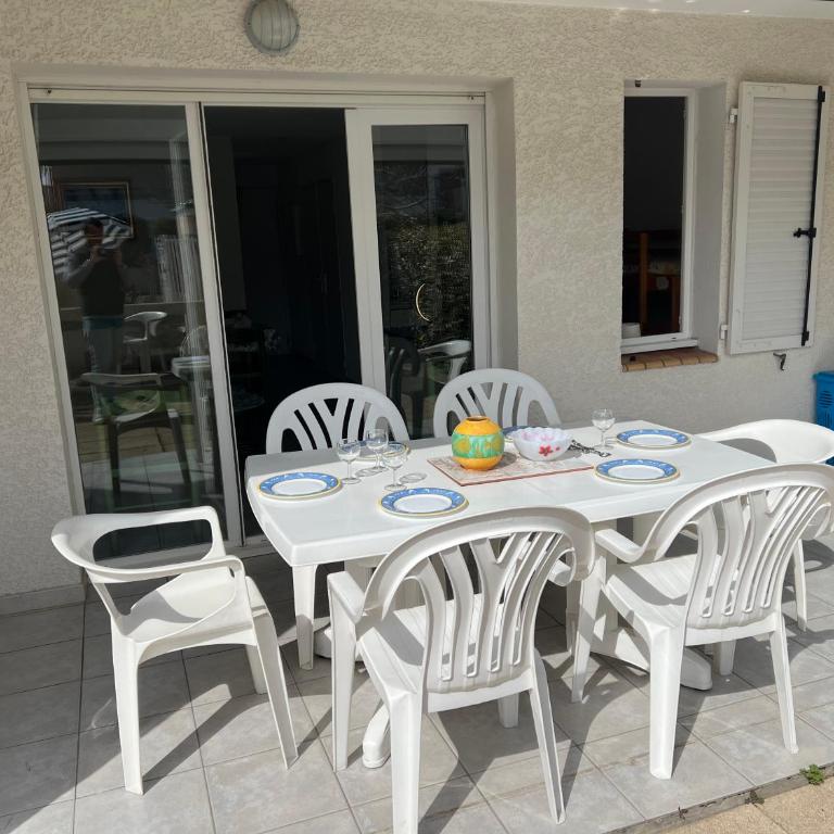 OREE DU GOLF II Joli T3 piscine proche golf Cap d'Agde - Apartment - Ground Floor - 11