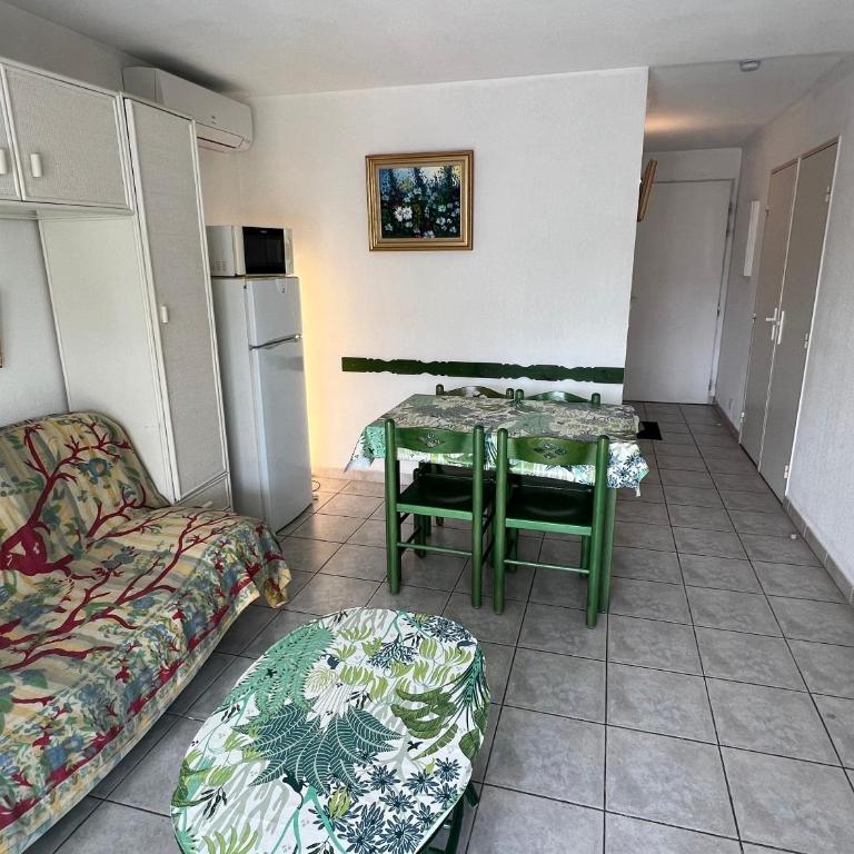 OREE DU GOLF II Joli T3 piscine proche golf Cap d'Agde - Apartment - Ground Floor - 3