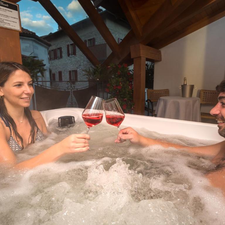 Hotel Opinione Dimora Storica & Private Spa - Camera Matrimoniale con Vasca Idromassaggio - 1